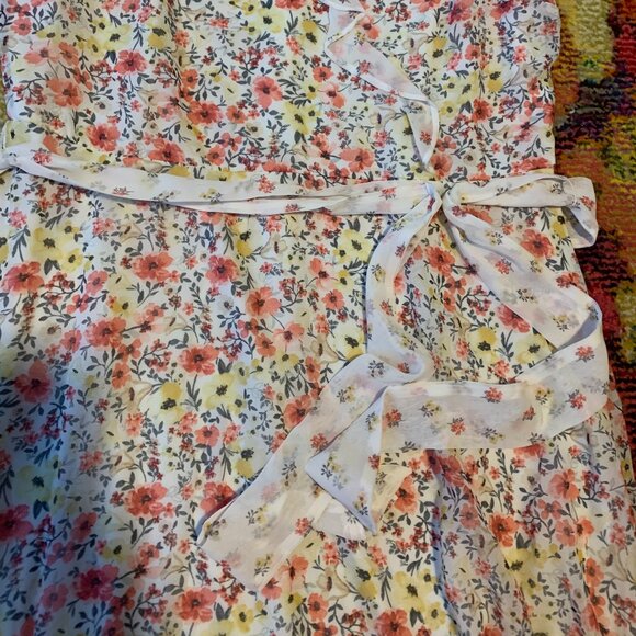 Women's Floral Dress - Picture 3 of 5